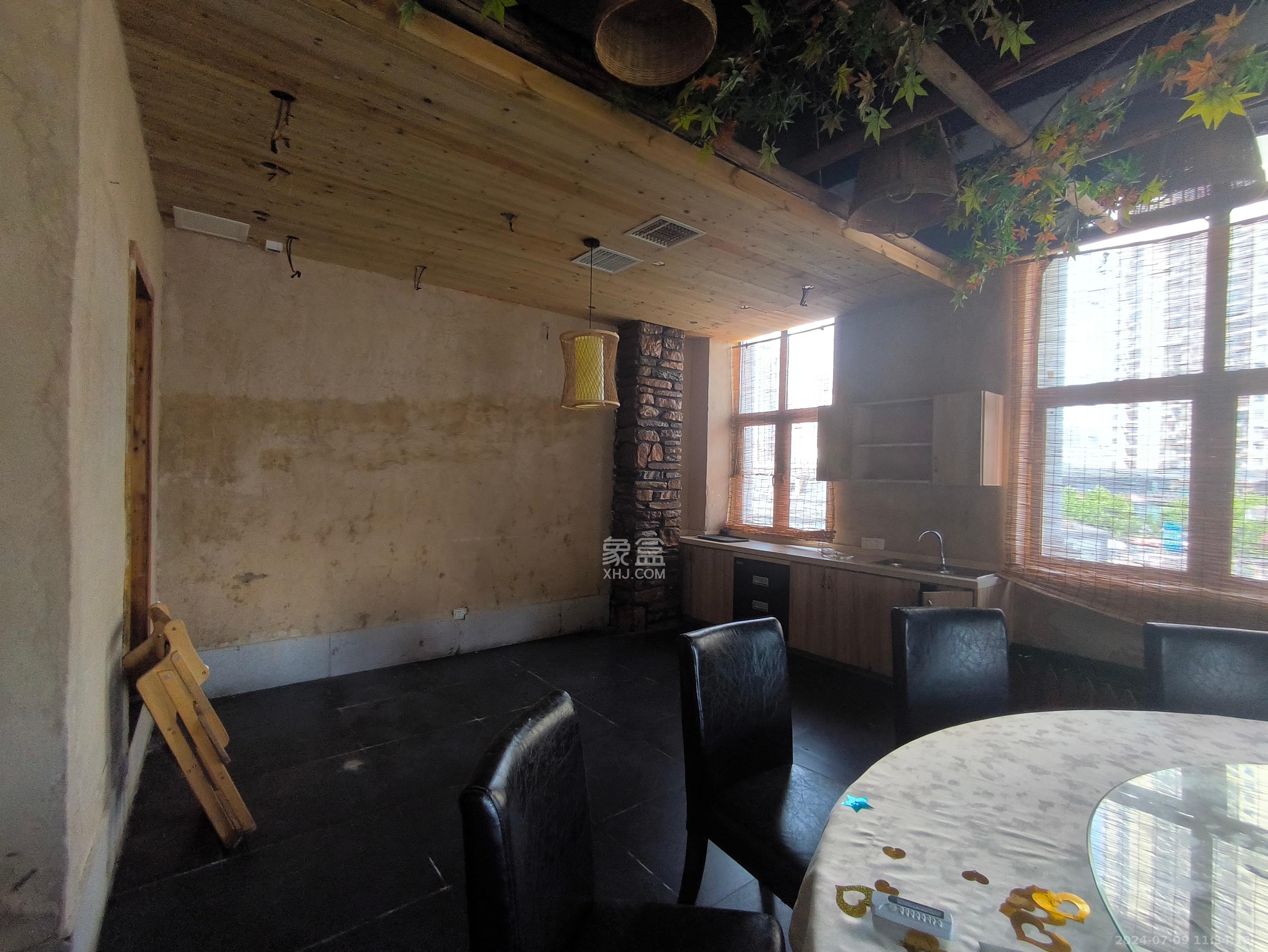 渔人码头   320.0㎡      30400.0元/月室内图