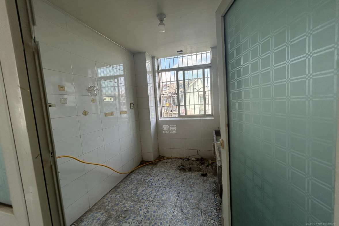 滨河小区 3室2厅1卫 1800.0元/月 滨河小区 3室2厅1卫 1800.0元/月室内图