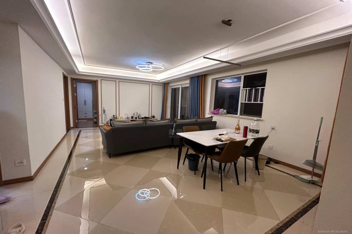 金科集美雅郡  3室2厅2卫    2000.0元/月室内图1