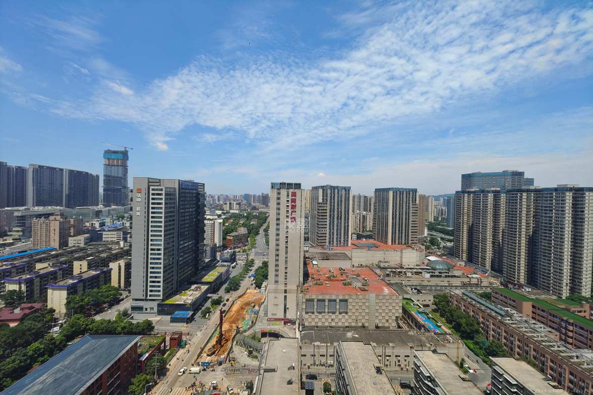 中一鲲出（鲲鹏府）  2室1厅1卫   2200.00元/月室内图