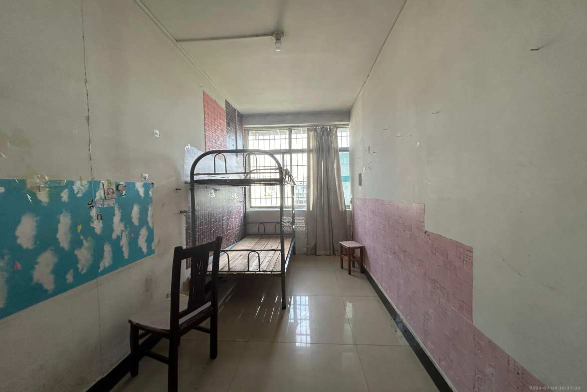 滨河小区 3室2厅1卫 1800.0元/月 滨河小区 3室2厅1卫 1800.0元/月室内图