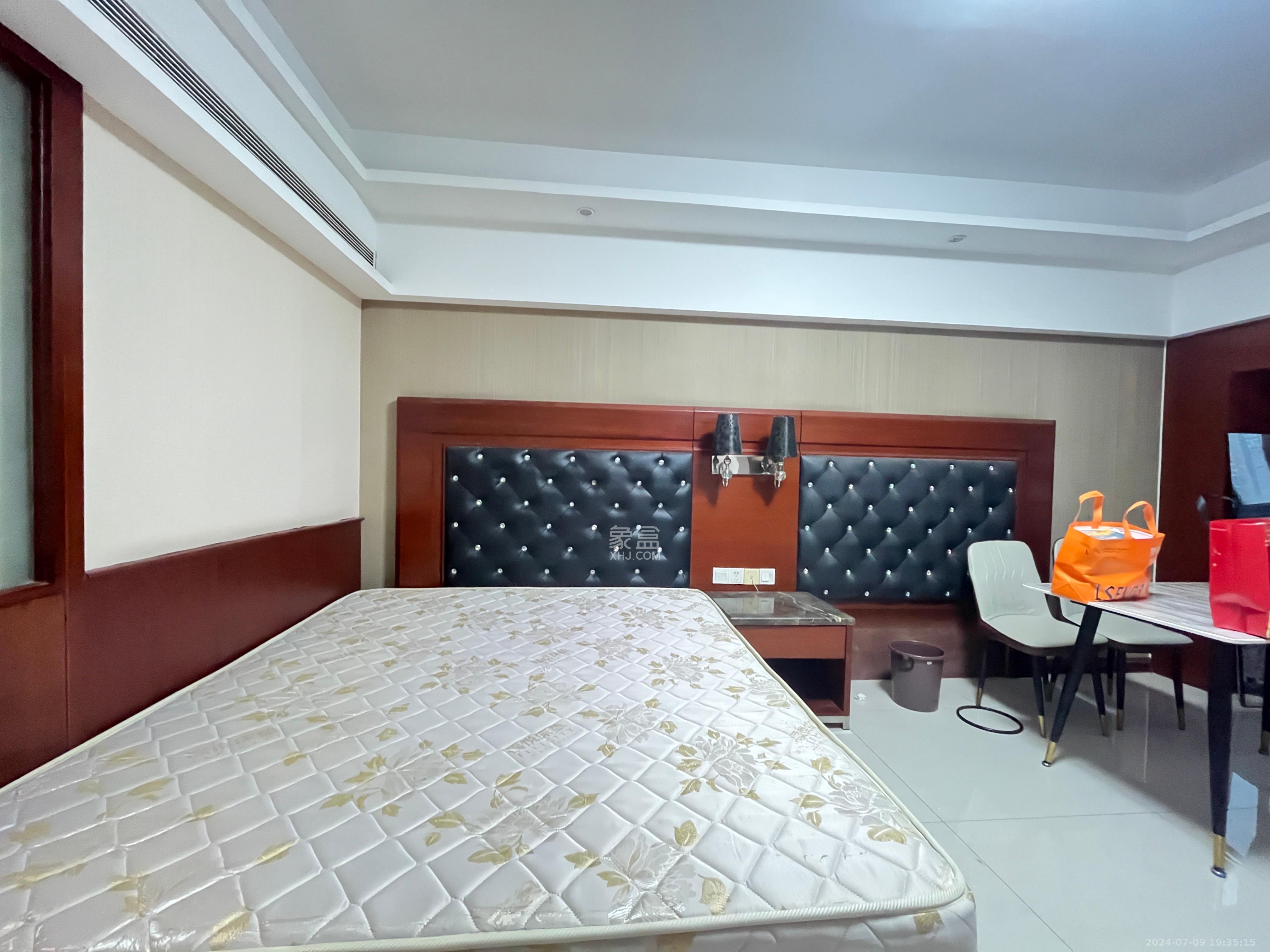 山水华景  1室1厅1卫    1400.0元/月