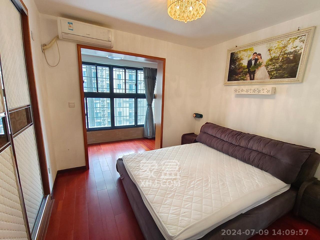 中建麓山和苑  3室2厅1卫    2400.0元/月