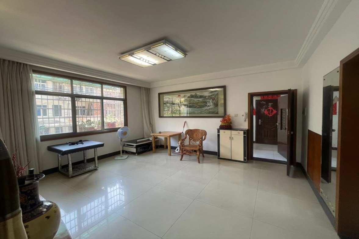 八一新村 3室2厅2卫 1580.0元/月 八一新村 3室2厅2卫 1580.0元/月室内图