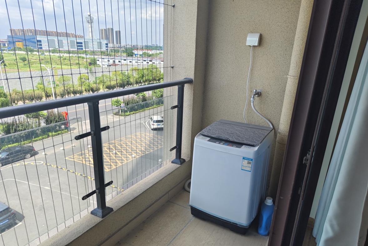 华耀碧桂园十里江湾誉峯  1室1厅1卫   1300.00元/月室内图