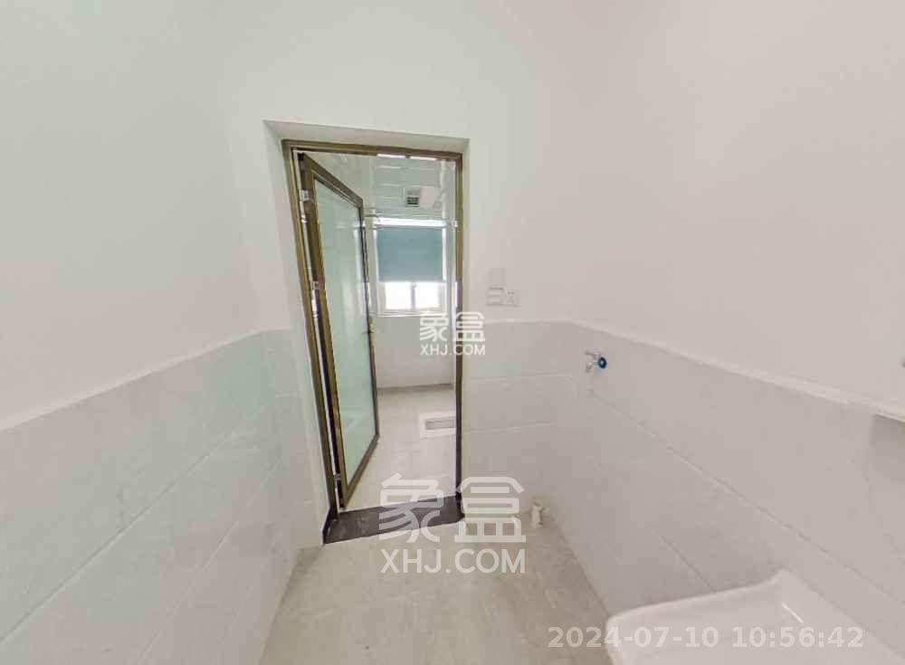 鑫天格林香山  4室2厅2卫    2200.0元/月 鑫天格林香山  4室2厅2卫    2200.0元/月室内图1