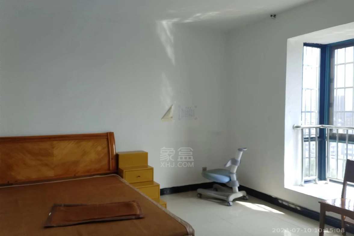 盛世华庭  3室2厅2卫   1800.00元/月室内图