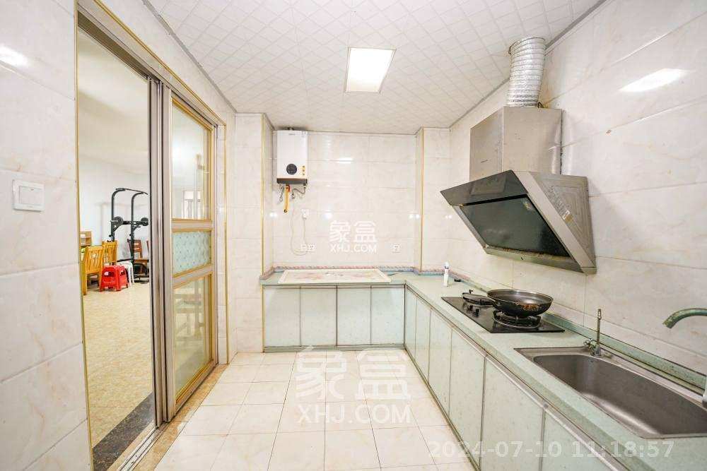 幸福庄园  4室2厅1卫   2000.00元/月室内图