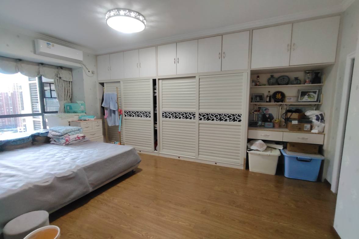 珠江愉景新城  3室2厅2卫   2500.00元/月室内图