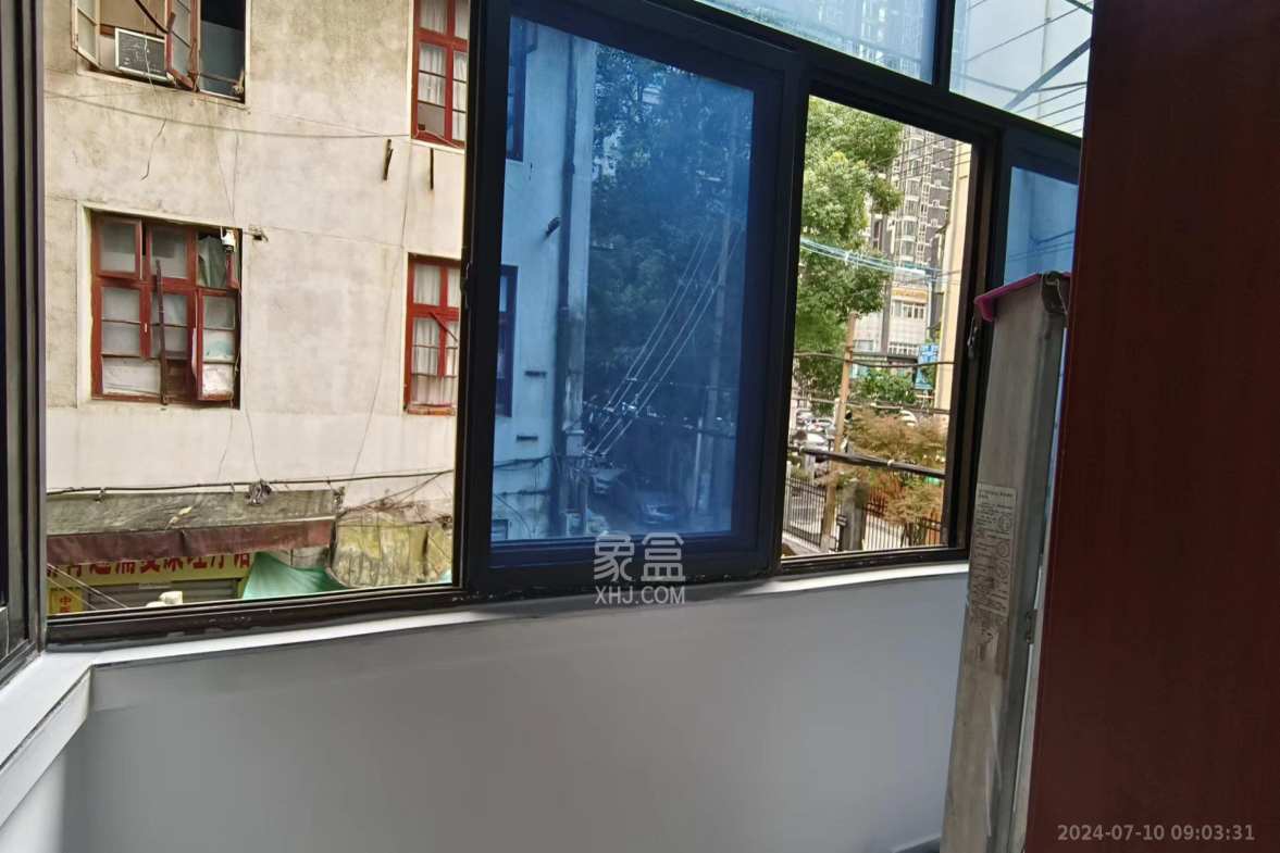 化油器厂宿舍  1室1厅1卫    1300.0元/月室内图1