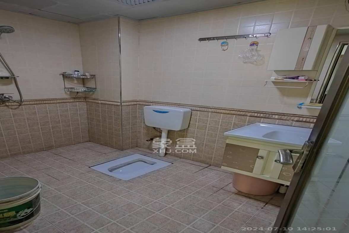 双湾国际（湘江御景花园）  3室2厅2卫   2300.00元/月室内图