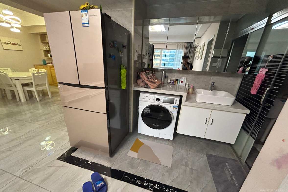 北辰三角洲B1E1区  3室2厅1卫   4300.00元/月室内图