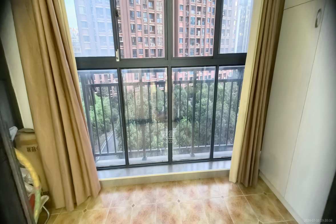 华雅林语苑  3室1厅2卫    3400.0元/月室内图