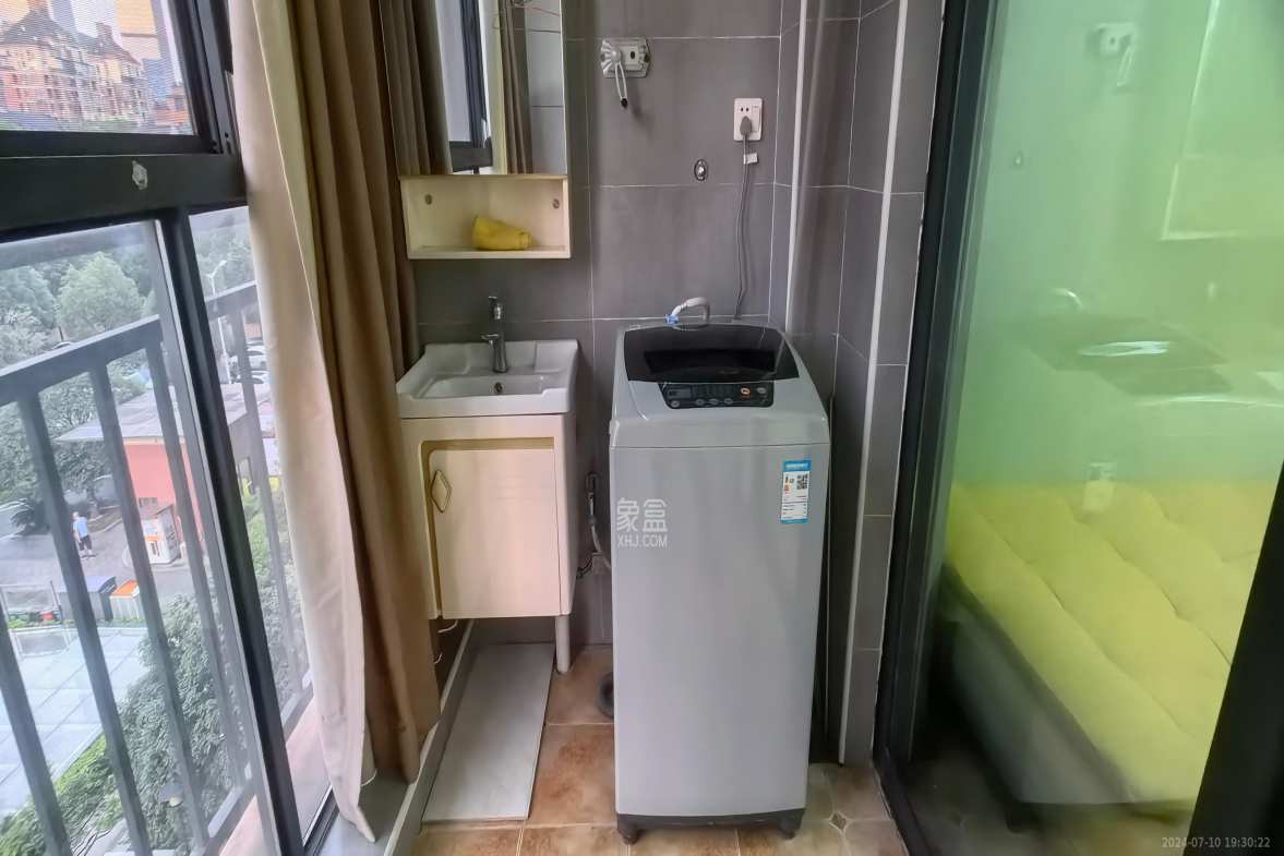 华雅林语苑  3室1厅2卫    3400.0元/月室内图