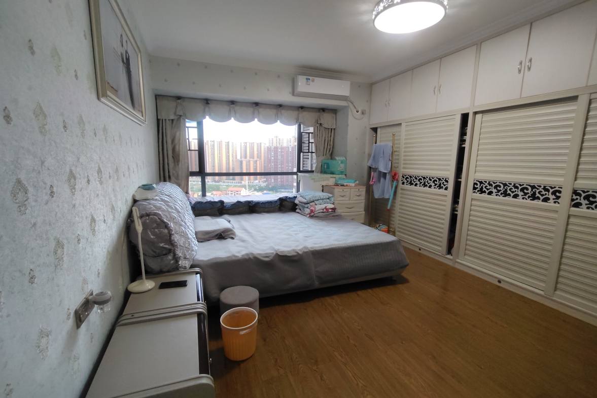珠江愉景新城  3室2厅2卫   2500.00元/月室内图