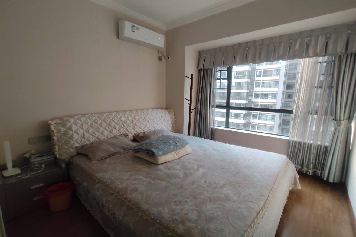 珠江愉景新城  3室2厅2卫   2500.00元/月室内图