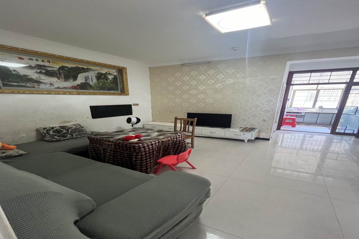 清潭.红旗小区  1室0厅0卫    26.8万客厅