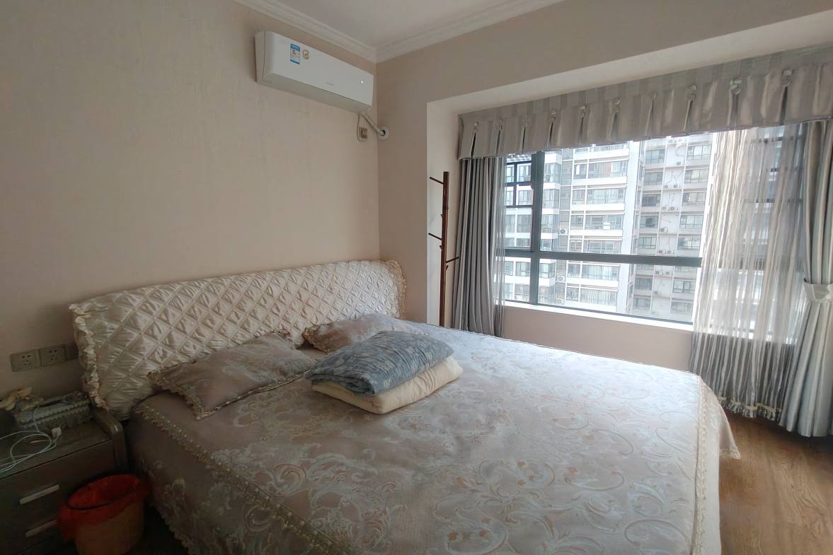 珠江愉景新城  3室2厅2卫   2500.00元/月室内图