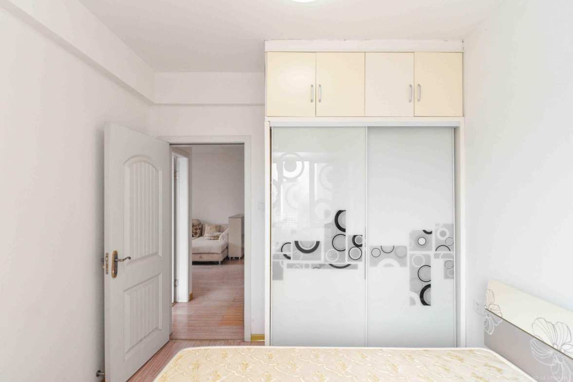 高信向日葵  2室2厅1卫    2400.0元/月室内图