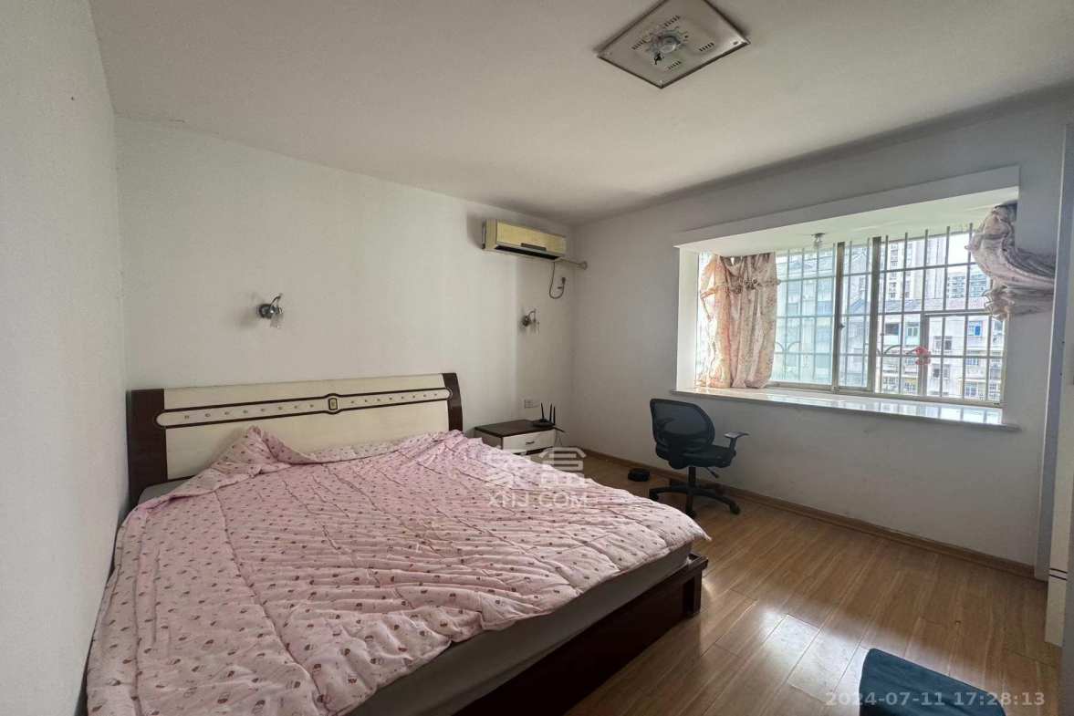 雄海花园  3室2厅2卫    2400.0元/月室内图