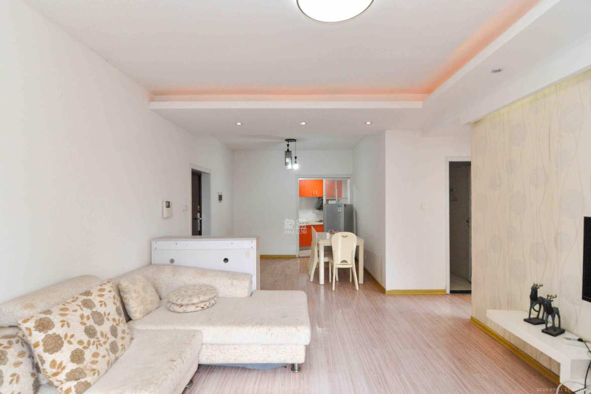 高信向日葵  2室2厅1卫    2400.0元/月室内图