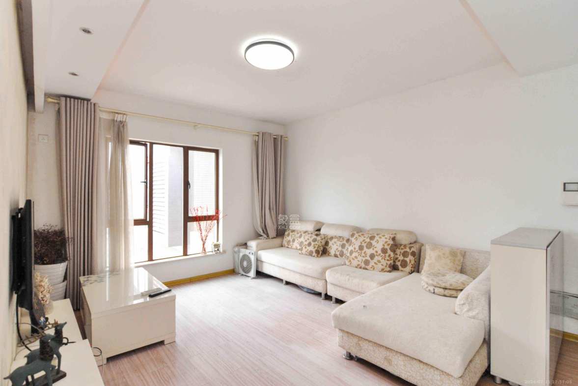 高信向日葵  2室2厅1卫    2400.0元/月室内图