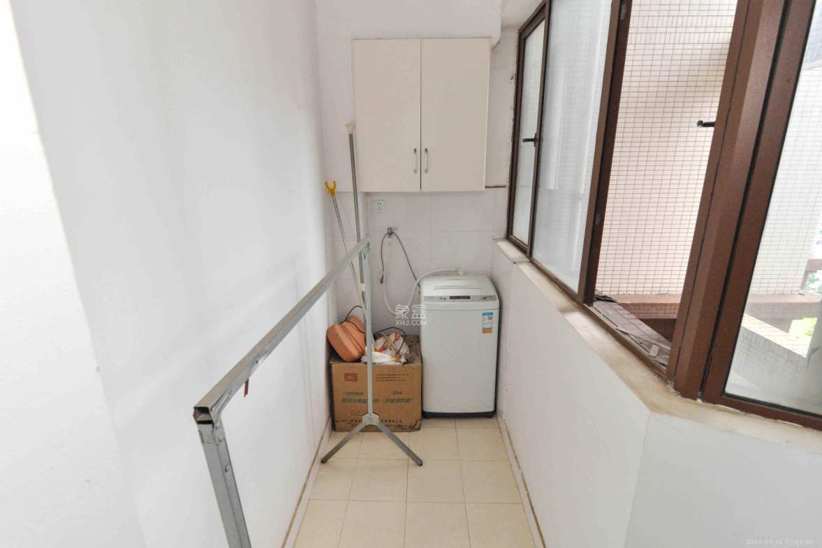 高信向日葵  2室2厅1卫    2400.0元/月室内图