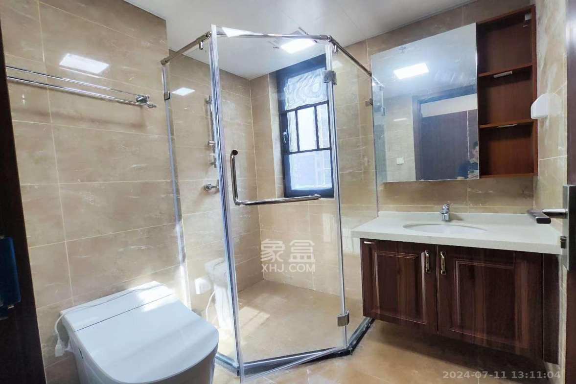 万润滨江天著  5室2厅2卫    3300.0元/月室内图