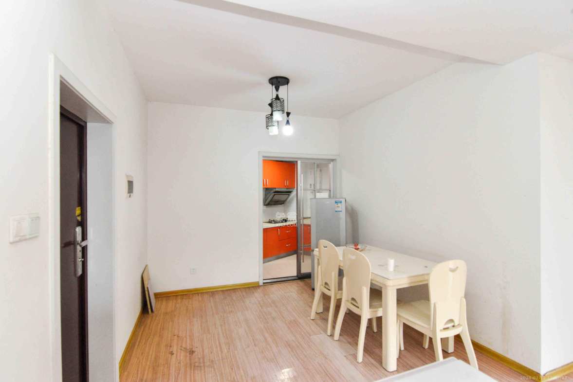 高信向日葵  2室2厅1卫    2400.0元/月室内图