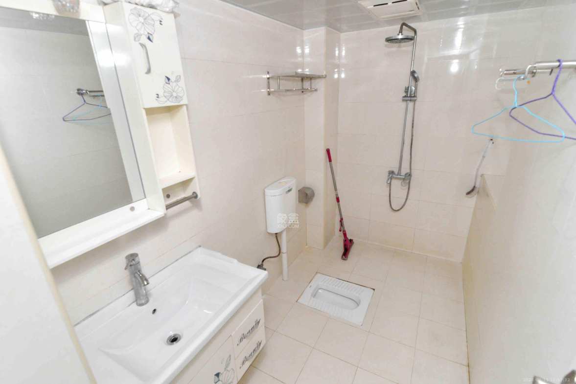 高信向日葵  2室2厅1卫    2400.0元/月室内图