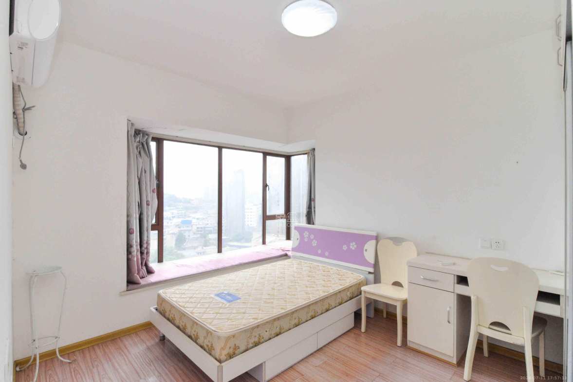 高信向日葵  2室2厅1卫    2400.0元/月室内图