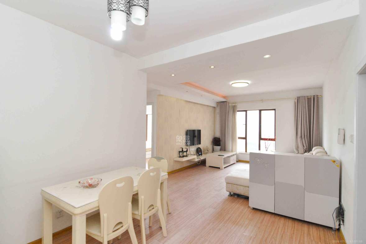 高信向日葵  2室2厅1卫    2400.0元/月室内图