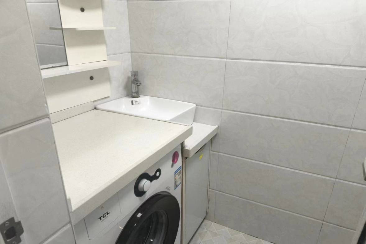 云顶上品  1室1厅1卫   1100.00元/月室内图