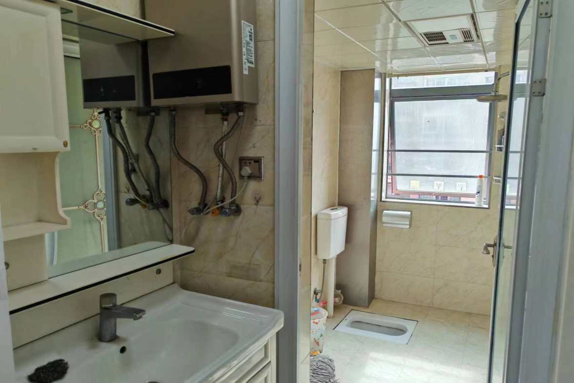 鹏利广场  2室2厅1卫   1800.00元/月室内图