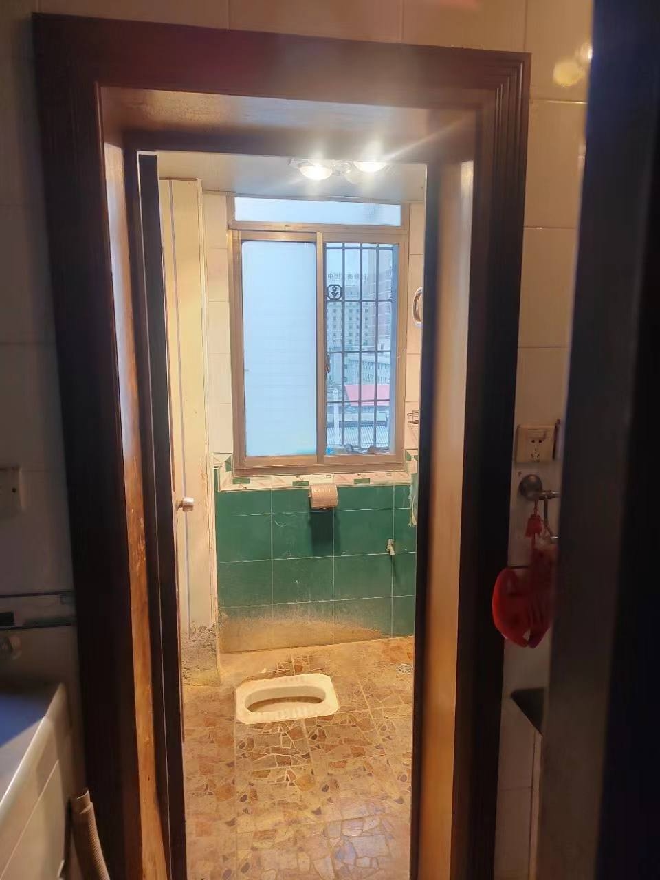 人寿财产保险公司家属楼 0室0厅0卫 950.0元/月 人寿财产保险公司家属楼 0室0厅0卫 950.0元/月室内图