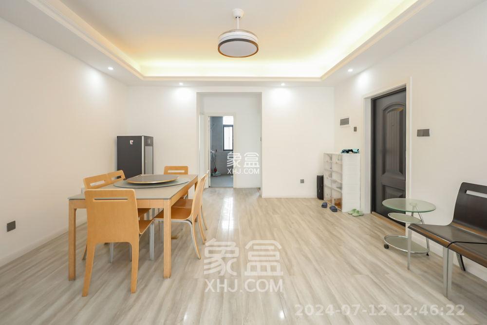 西岸润泽府  4室2厅2卫    4500.0元/月