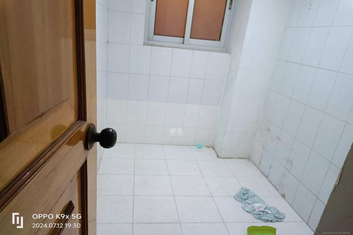 武警宿舍  3室2厅1卫    2200.0元/月室内图