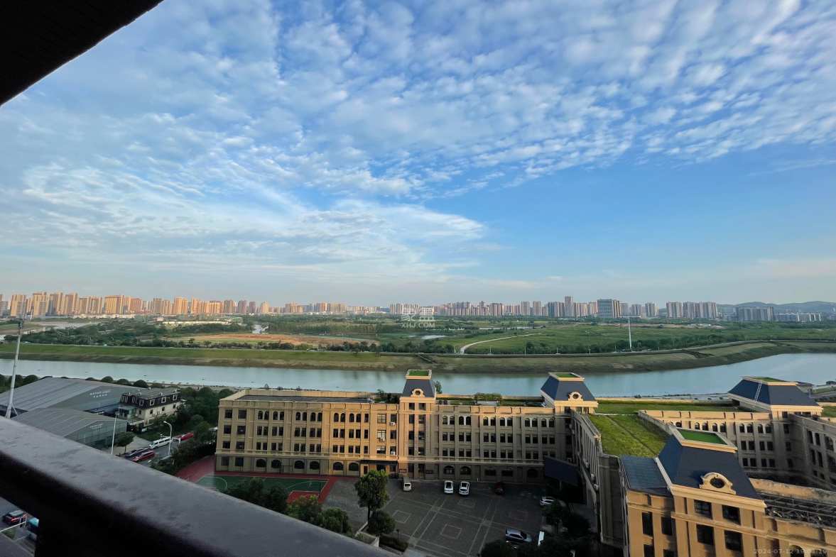 中海国际三期  3室2厅2卫   2300.00元/月室内图