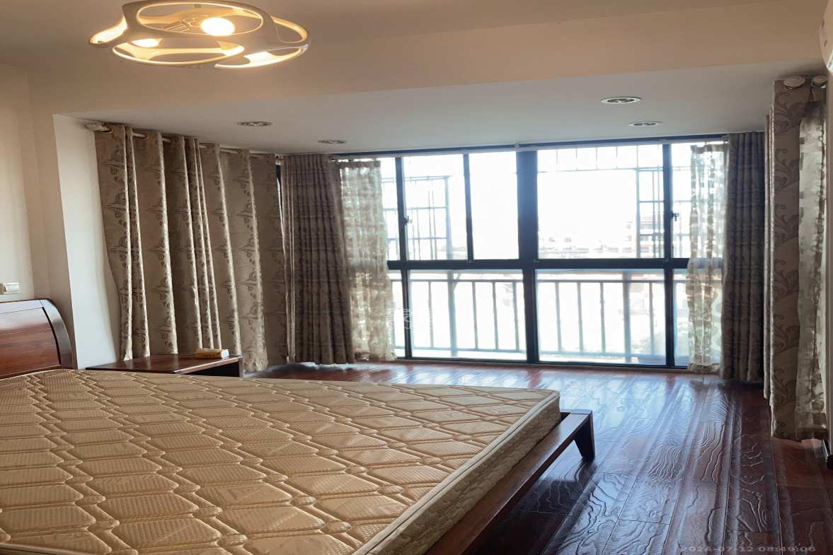 霞光山庄北苑  4室2厅2卫   79.80万室内图