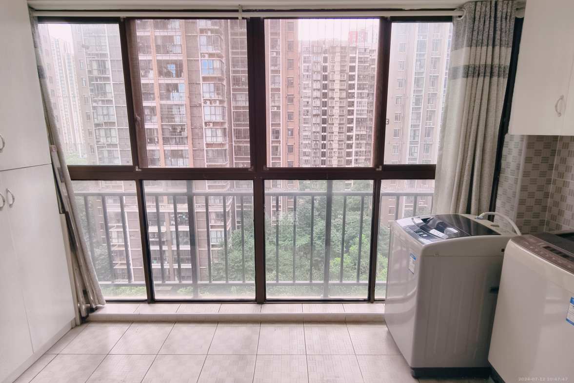 水岸世景  3室1厅1卫    2100.0元/月室内图