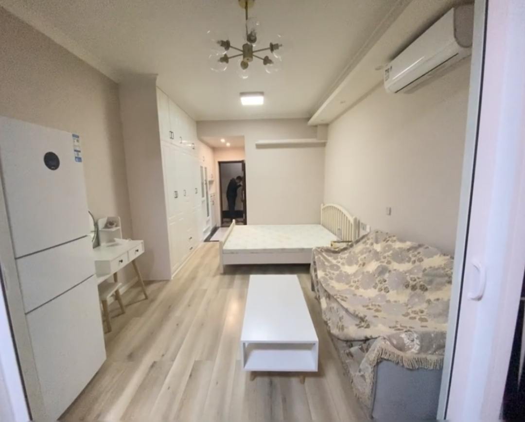 金河湾1881  1室1厅1卫   1500.00元/月室内图1