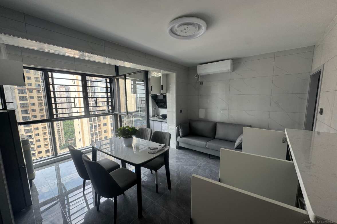 云和华府  2室2厅1卫    2300.0元/月室内图1