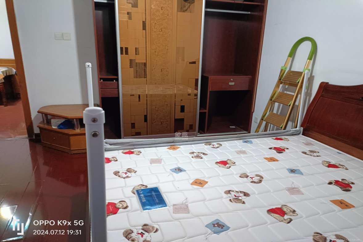 武警宿舍  3室2厅1卫    2200.0元/月室内图