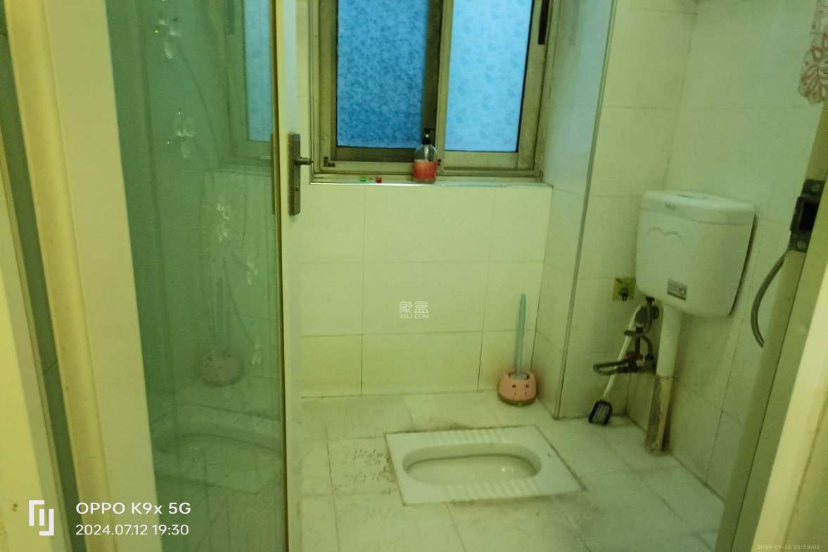 武警宿舍  3室2厅1卫    2200.0元/月室内图