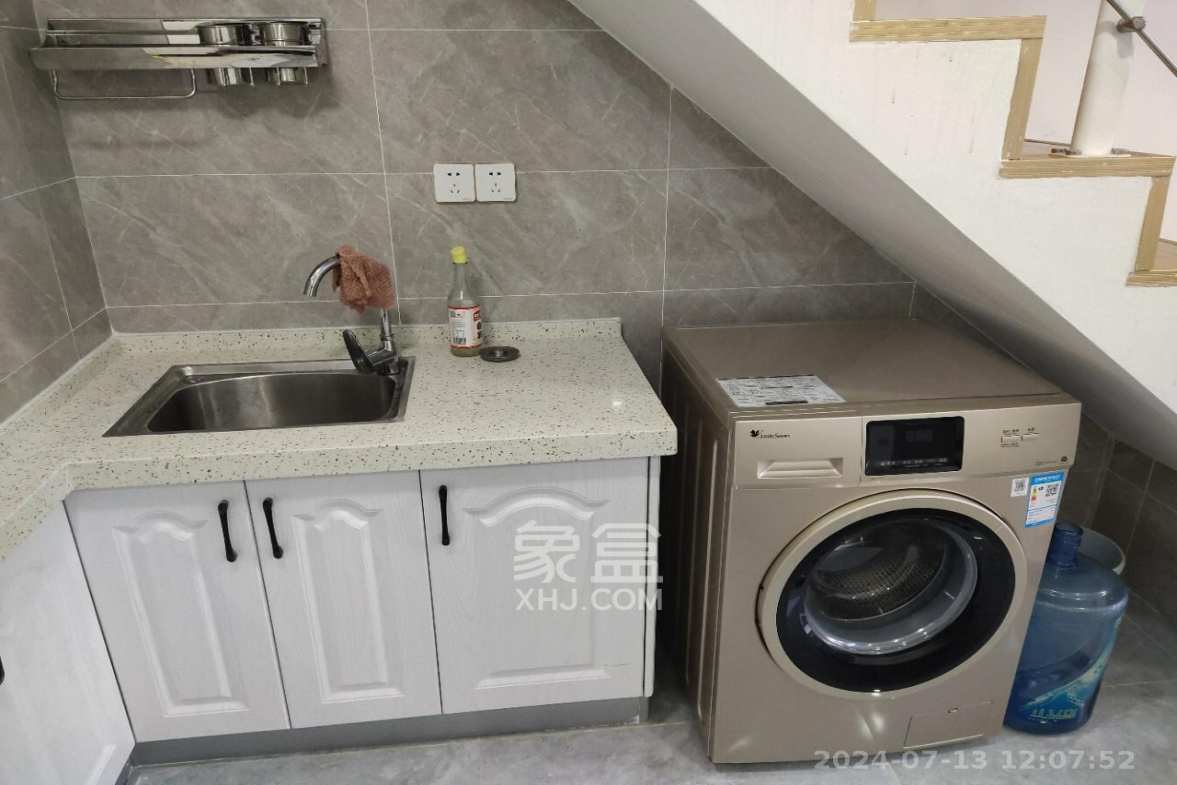 裕天国际商汇中心  1室1厅1卫    1900.0元/月 裕天国际商汇中心  1室1厅1卫    1900.0元/月室内图