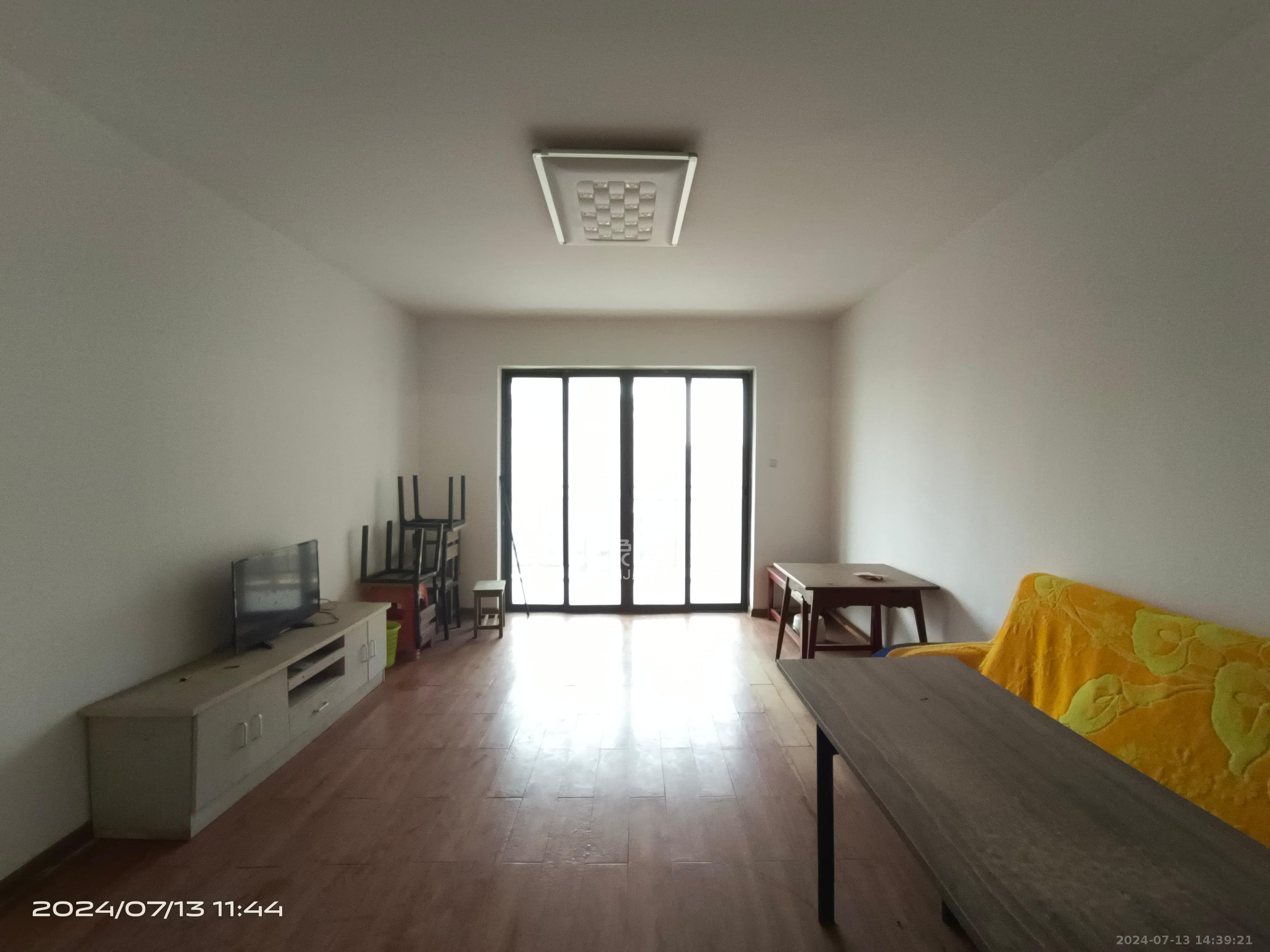 幸福庄园  3室2厅2卫    1600.0元/月