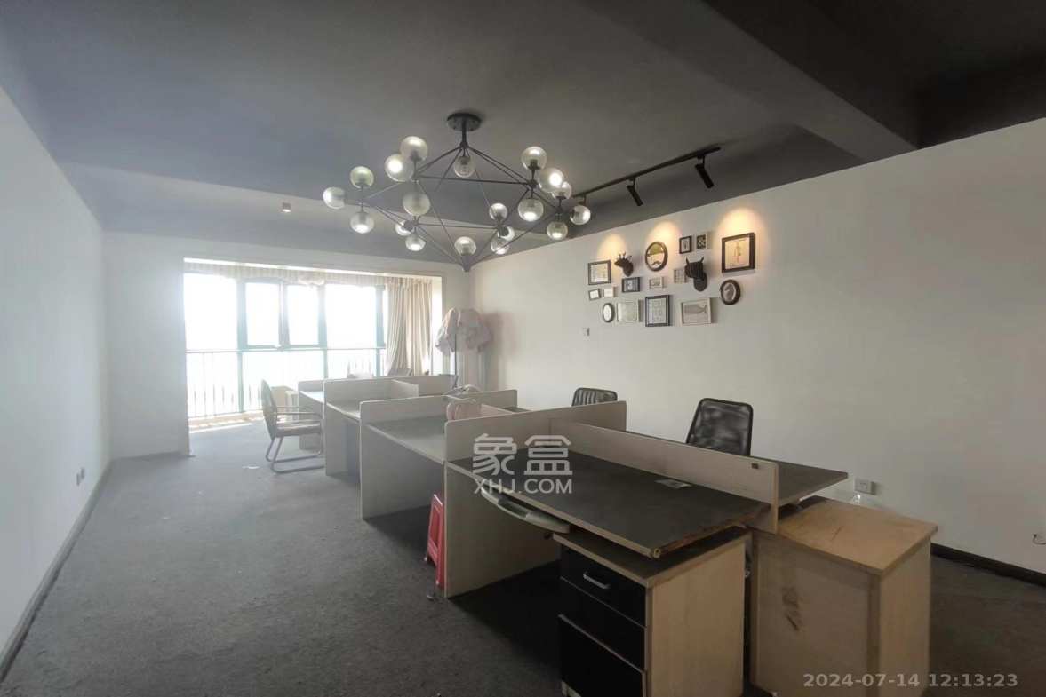 滨江金座  3室2厅2卫   3500.00元/月室内图