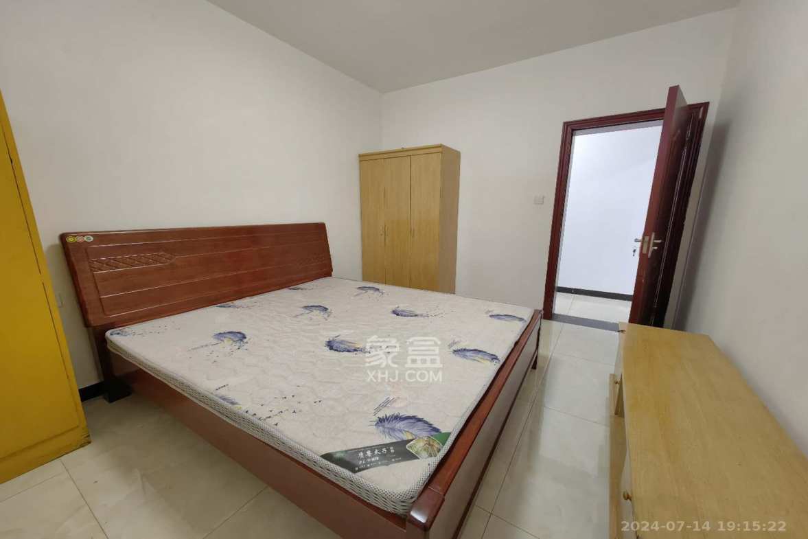 天下一家  3室2厅1卫    2400.0元/月 天下一家  3室2厅1卫    2400.0元/月室内图1