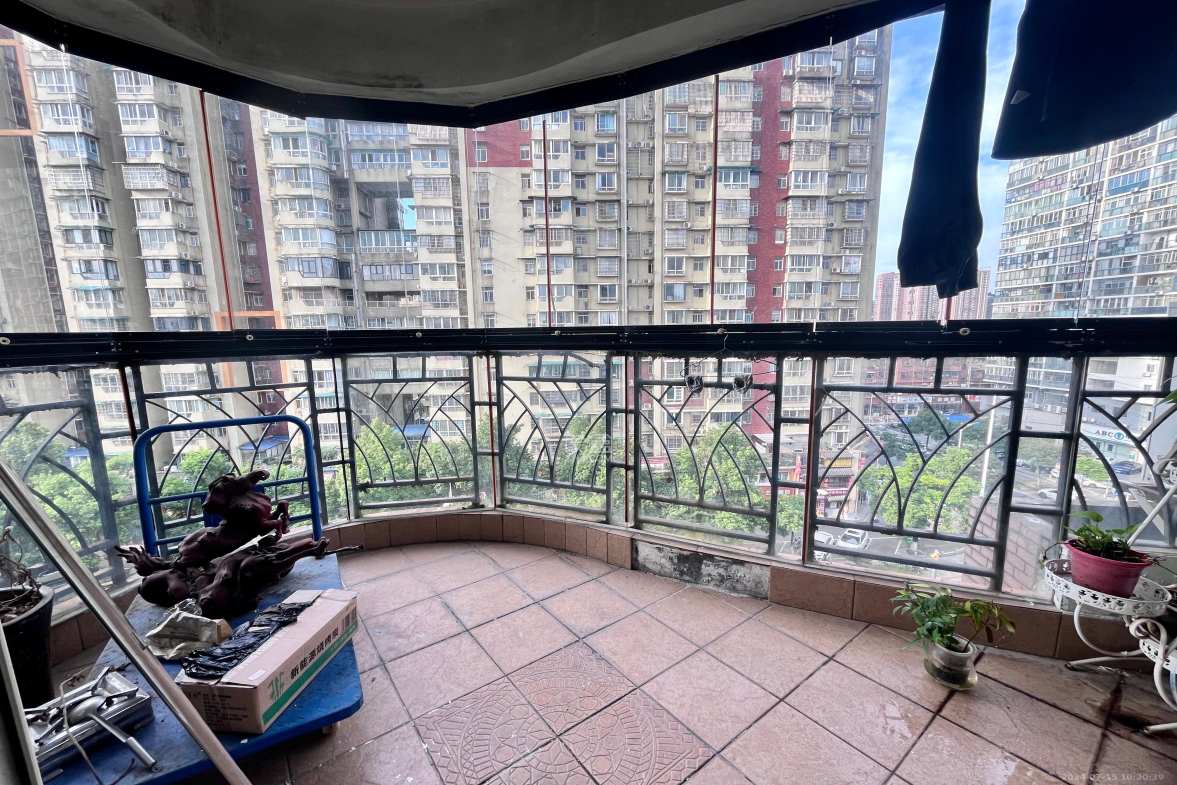 左岸春天  4室2厅2卫    3800.0元/月室内图