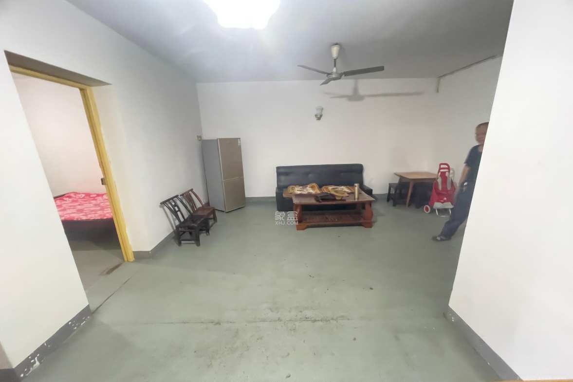 新开铺176号（环线拆迁指挥部）  3室2厅1卫   1800.00元/月室内图